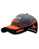 Gorra Airbus A330 MRTT gris, negra y naranja en vista de tres cuartos