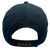 Vista trasera de gorra negra G.O.E.S. ajustable con bordado naranja G.O.E.S. en la correa posterior